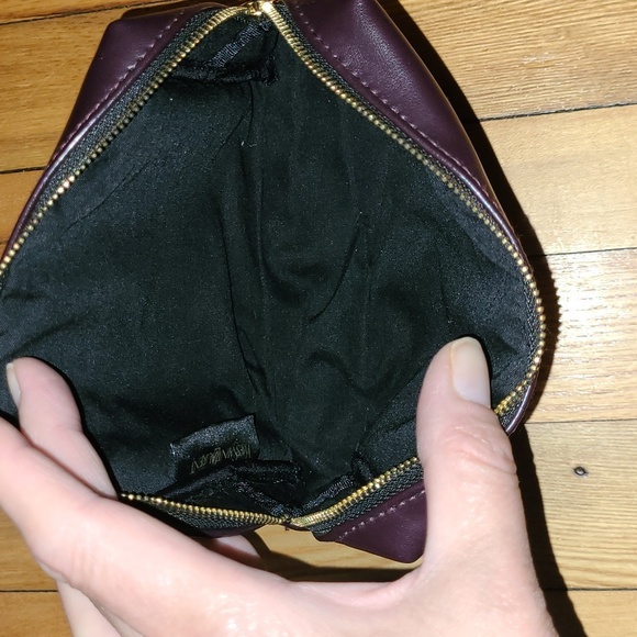 YSL BEAUTE BAG-NWOT. - Picture 9 of 11